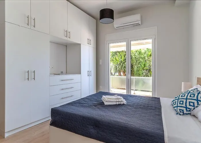 Cozy 2Bd Beachfront Escape In The Heart Of Glyfada