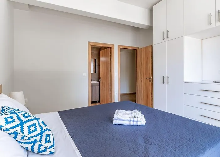 Cozy 2Bd Beachfront Escape In The Heart Of Glyfada