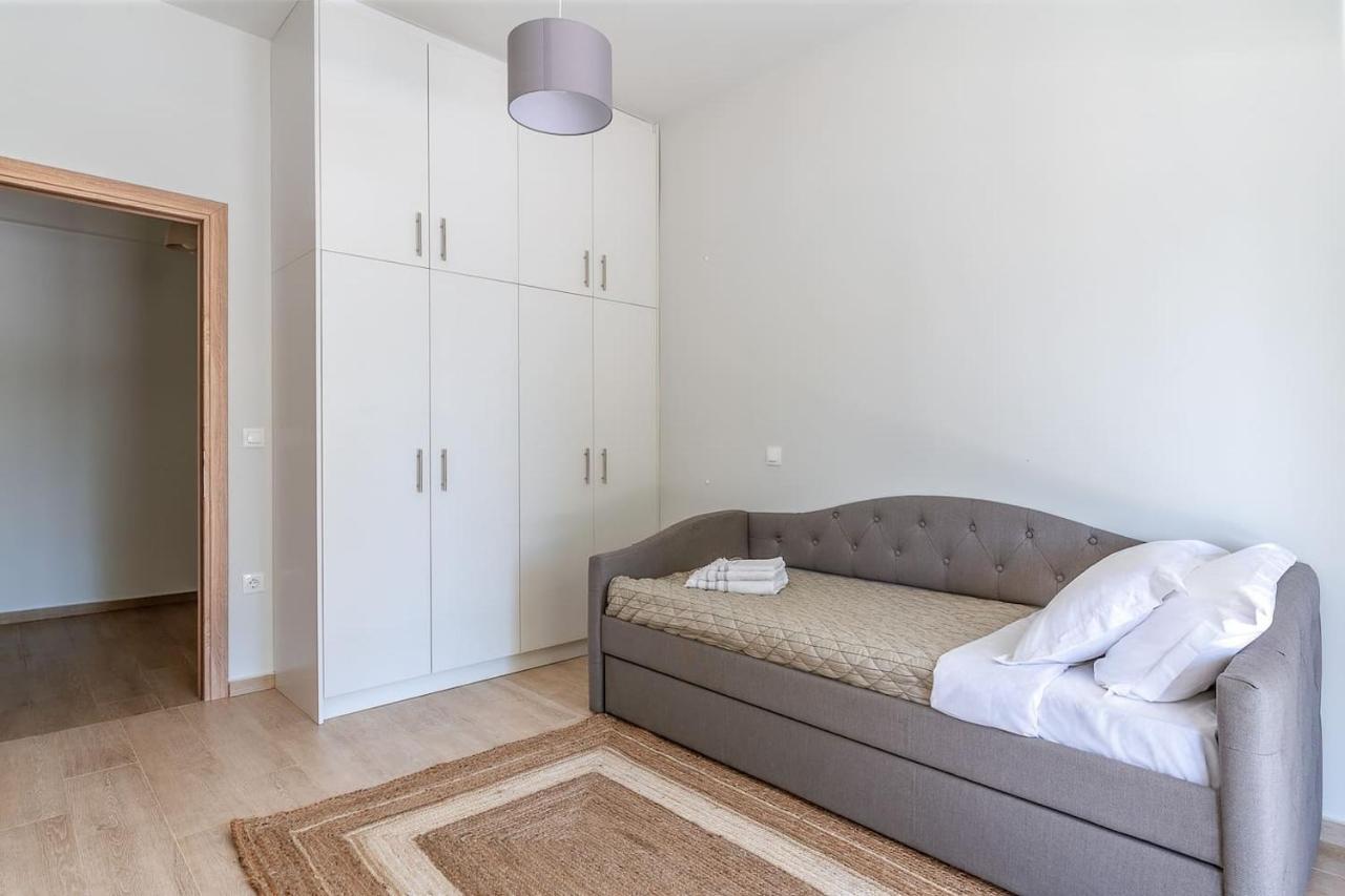 Cozy 2bd Beachfront Escape In The Heart Of Glyfada