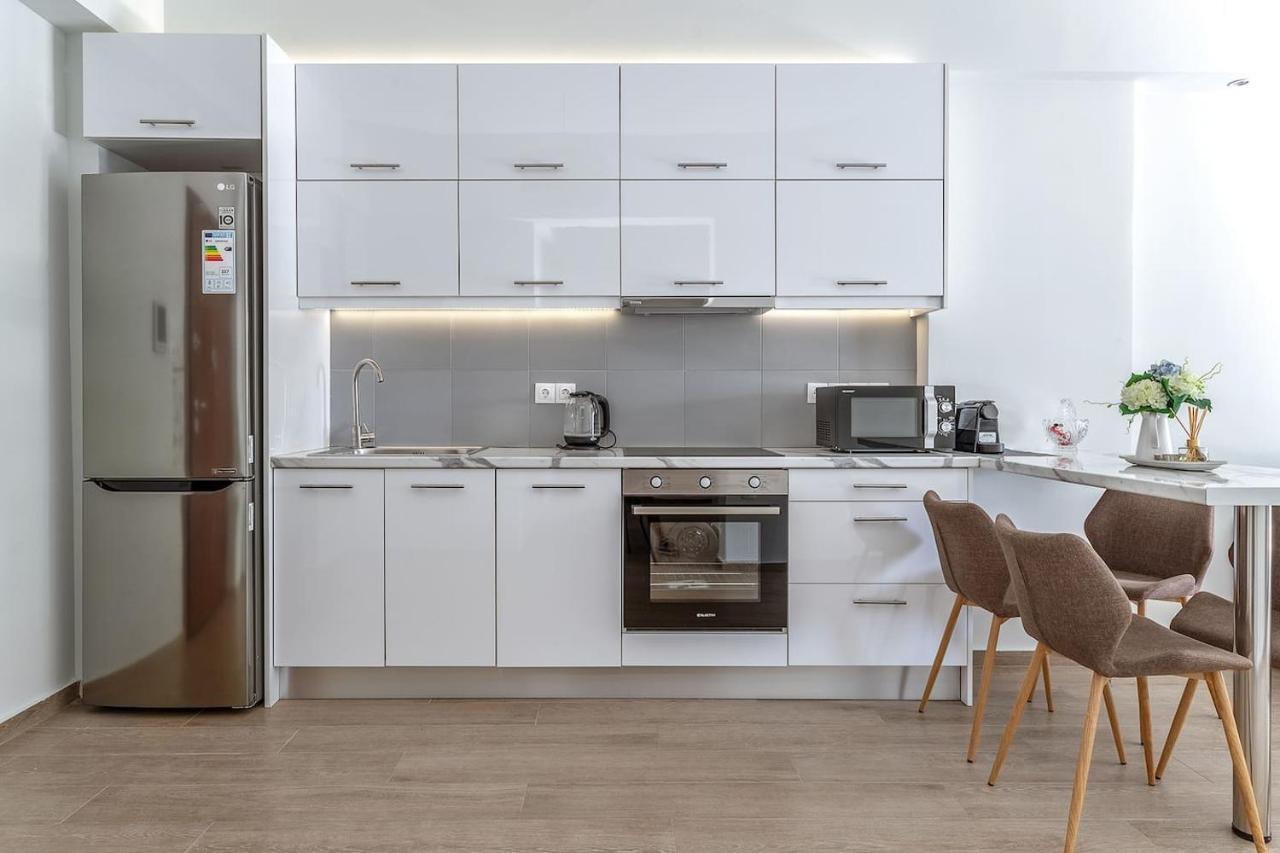 Cozy 2bd Beachfront Escape In The Heart Of Glyfada