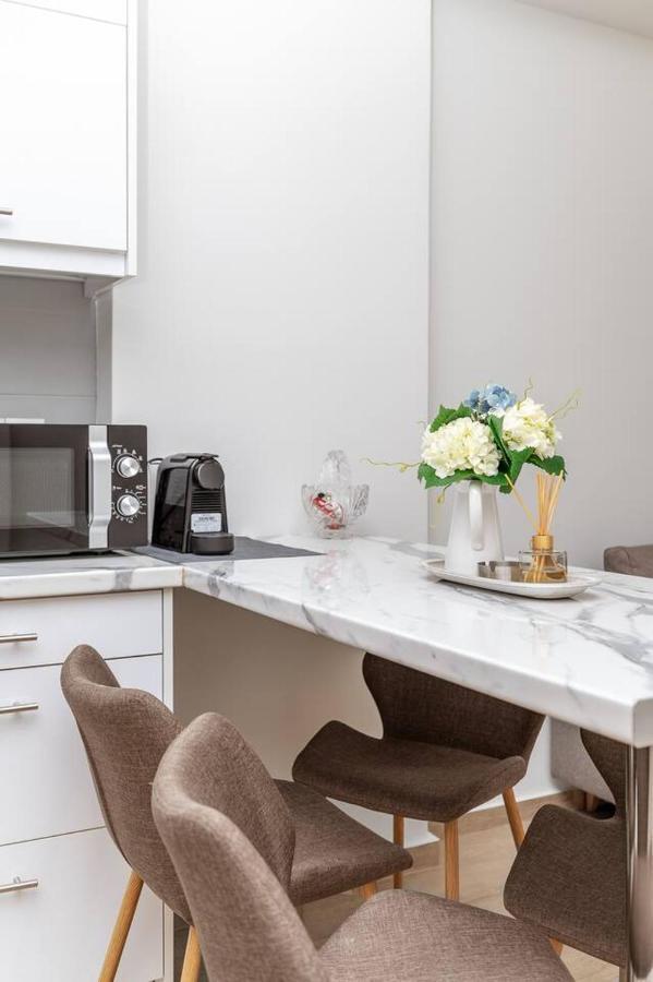 Cozy 2bd Beachfront Escape In The Heart Of Glyfada Apartment